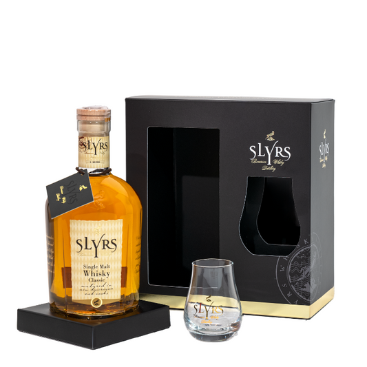 Slyrs Single Malt Whisky mit Glas