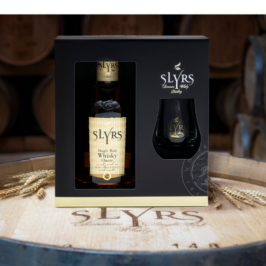 Slyrs Single Malt Whisky mit Glas