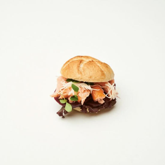 Pulled BBQ Stremel Lachs Minisemmel - Feinkost Catering